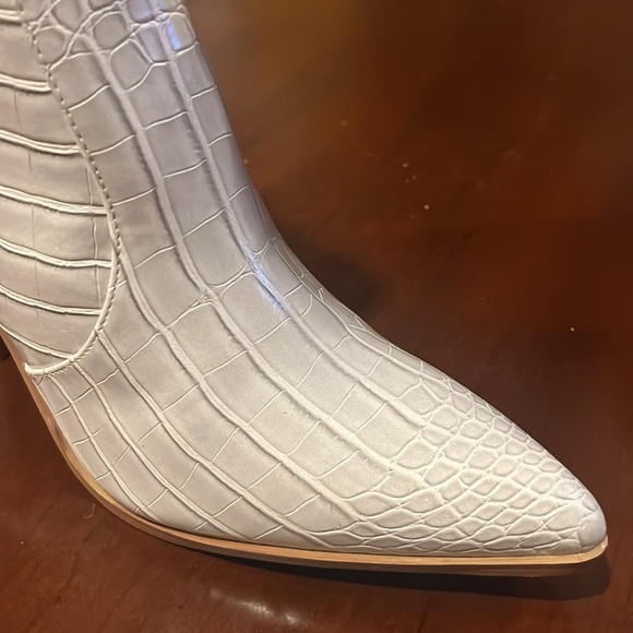 Brand new pointed boots with heels. Great for country concerts - Picture 3 of 3